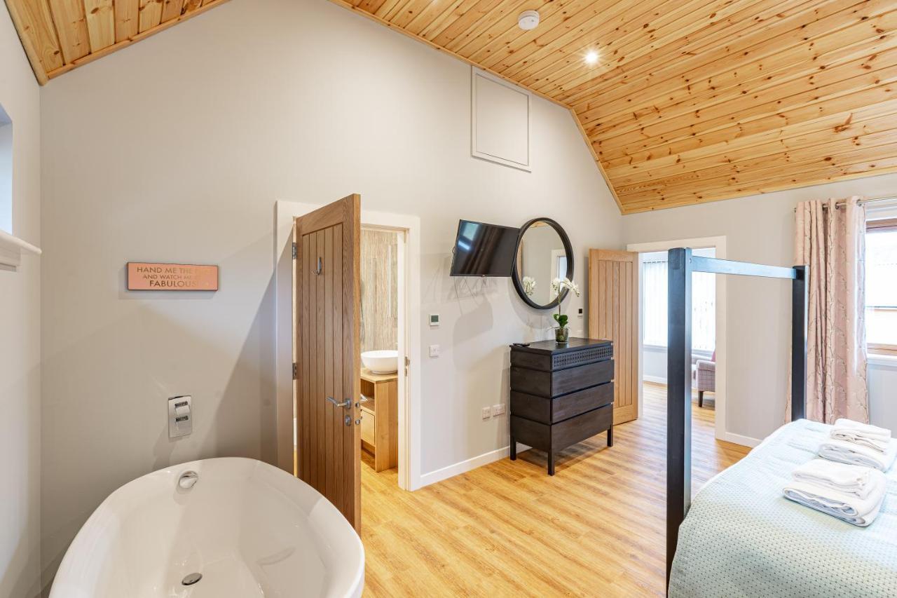 Thistle Lodge 21 With Hot Tub Belladrum Экстерьер фото