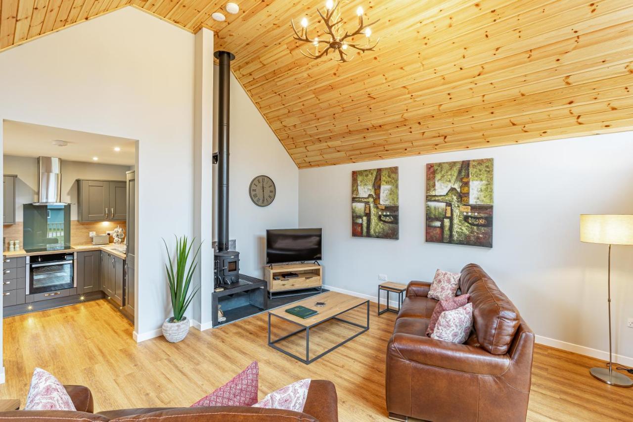 Thistle Lodge 21 With Hot Tub Belladrum Экстерьер фото